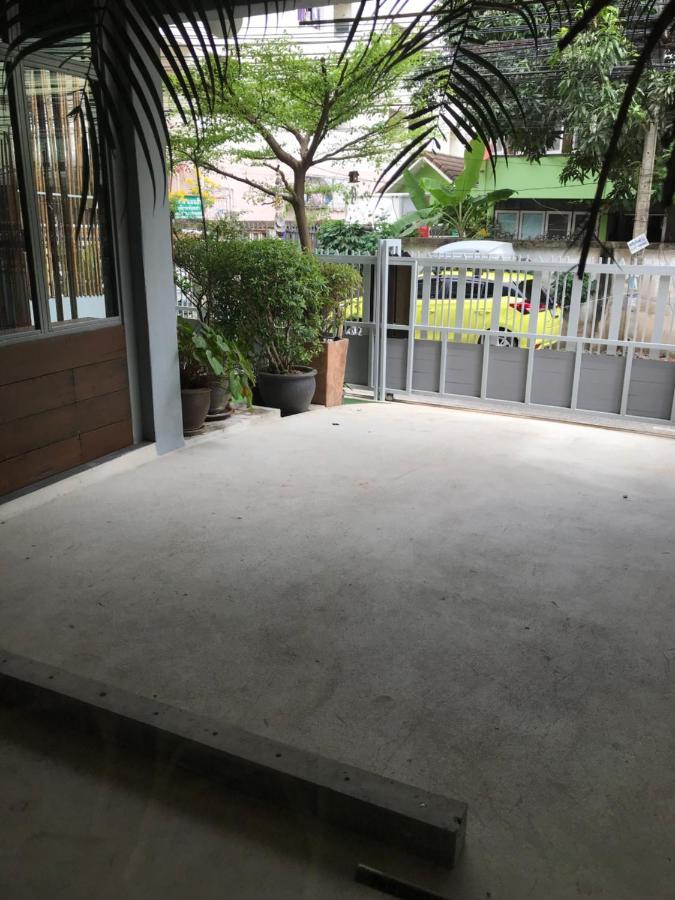 Nesuto Hostel Ramkamhaeng 52 Bangkok Exterior photo